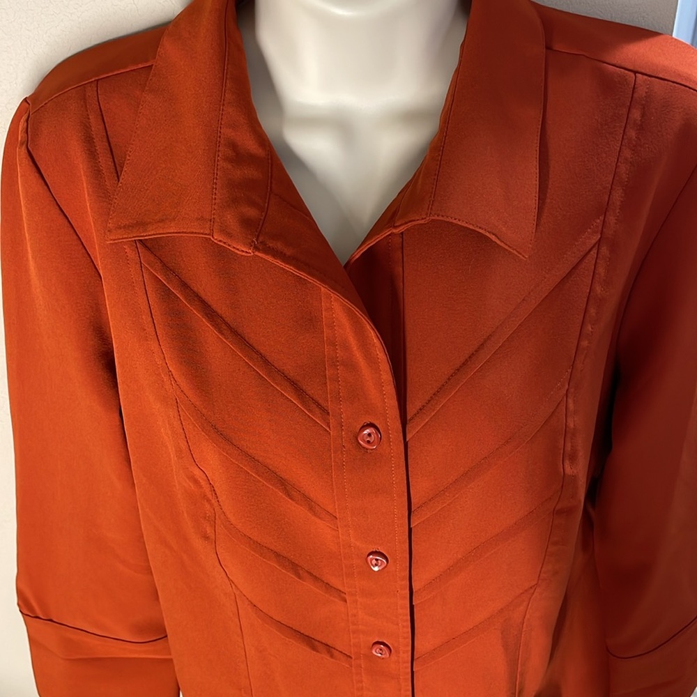 Dressbarn burnt orange button down - Picture 5 of 14